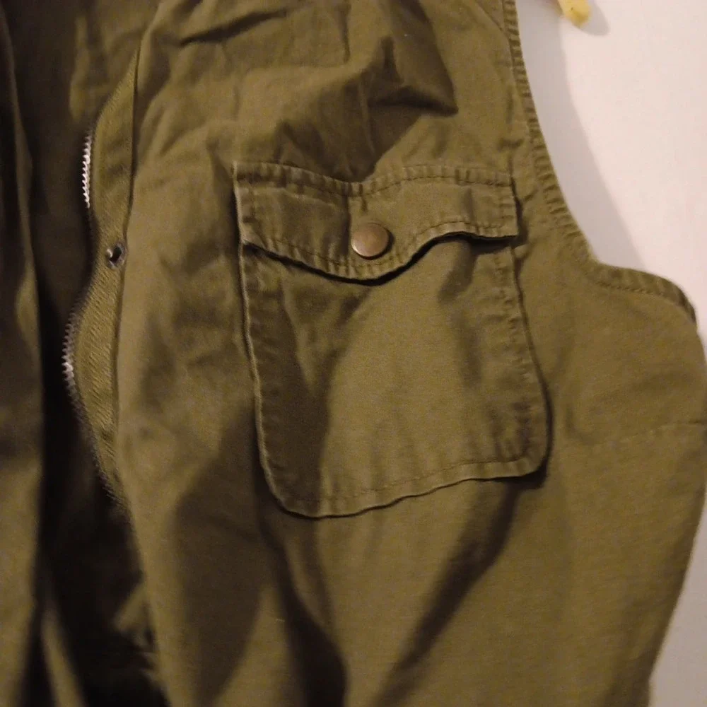 Love Tree Cargo/ Utility‎ Vest Women's  Sz. M Olive Green Pockets Waist...